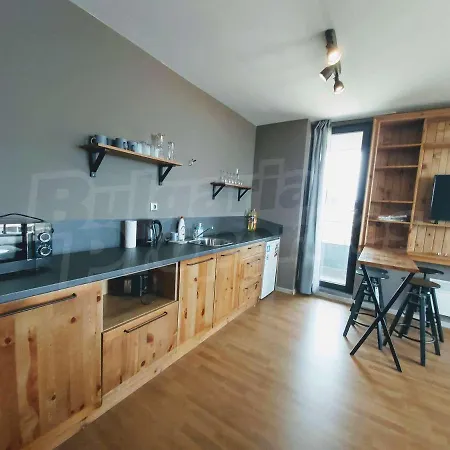 Private In Cornelia Razlog