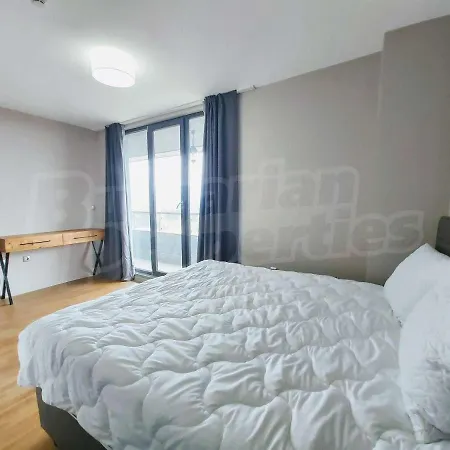 Private In Cornelia Razlog