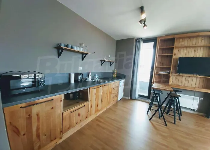 Private In Cornelia Razlog