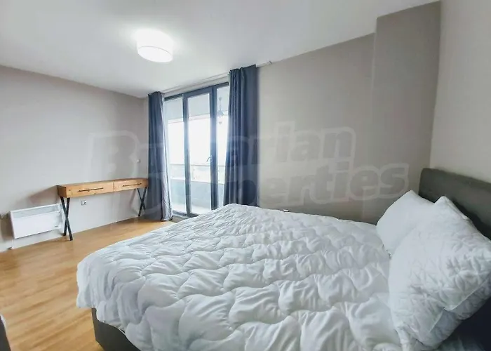 Private In Cornelia Razlog